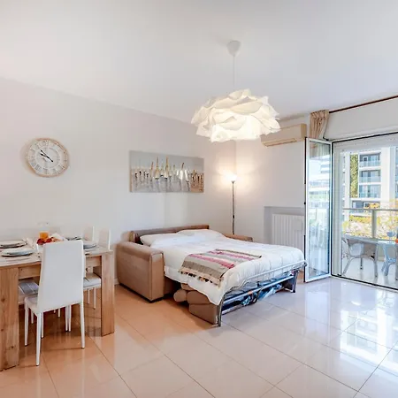 Guesthost - Le Vele With Balcony Apartment *