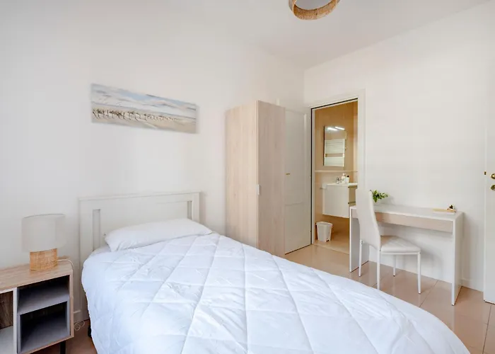 Guesthost - Le Vele With Balcony Apartment Bari