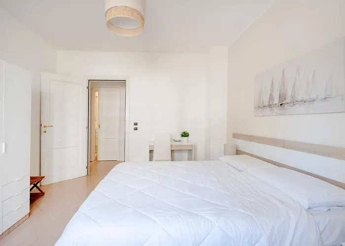 Guesthost - Le Vele With Balcony Apartment Bari